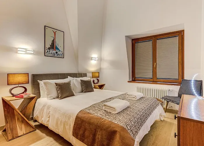 Apartment Alpes V - Alpes Travel - Central Chamonix - Sleeps 5